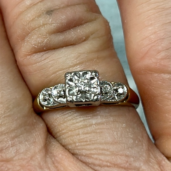 320766 14k wg/yg vintage Diamond ring (wedding band)